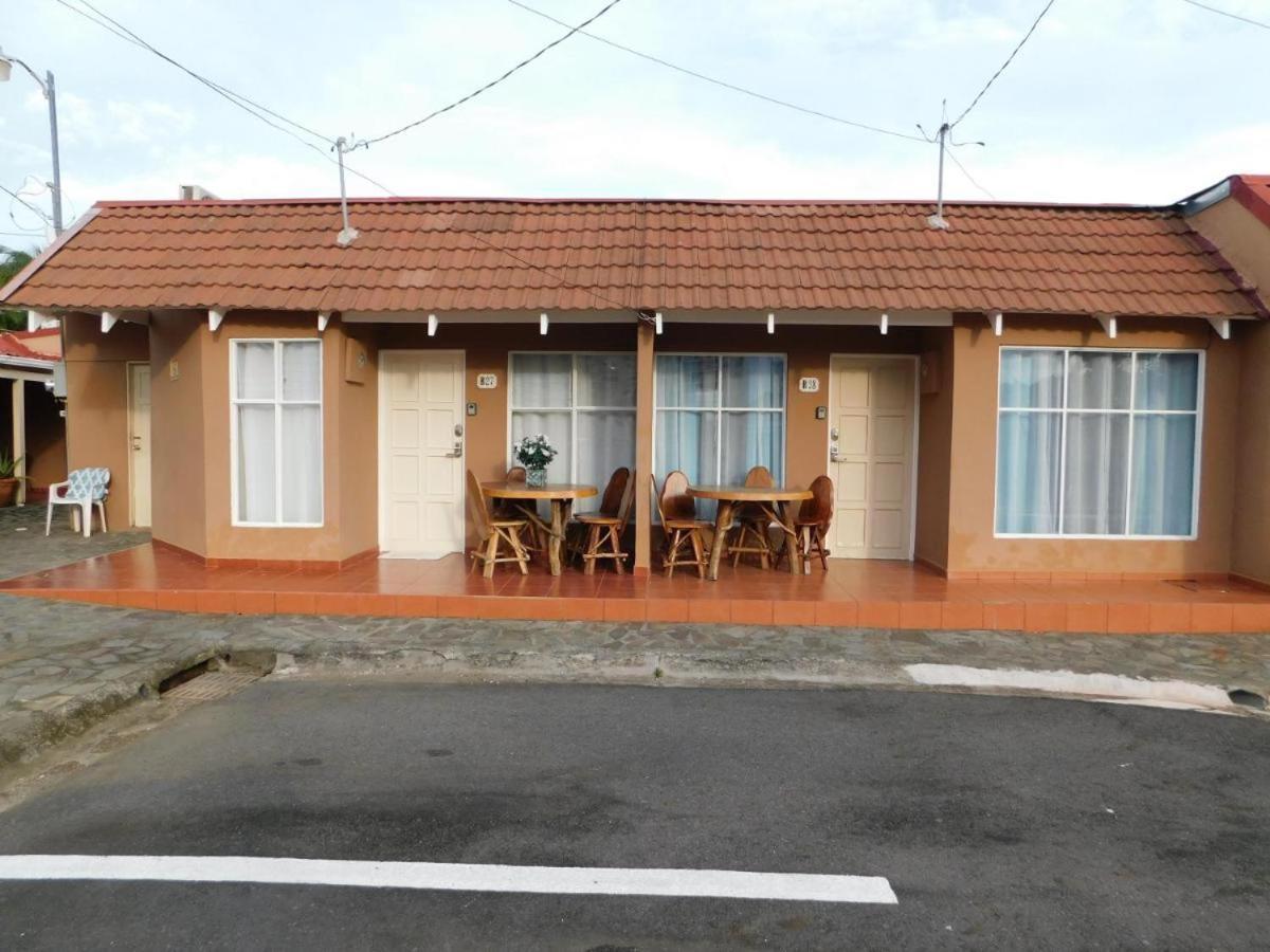 Apartamento Centrally Located In Jaco, Walk To Beach, Beautiful Pool! Each Paradise Is 1bd 1bath Units Sleep 5 Or Book Both Units And Open Connecting Door For 10 Ppl- Paradise Found!