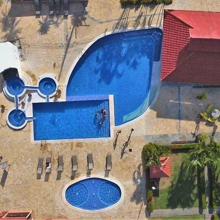 Centrally Located In Jaco, Walk To Beach, Beautiful Pool! Each Villa Paradise Is 1Bd 1Bath Condo Units Sleep 5 Or Book Both Units And Open Connecting Door For 10 Ppl- Paradise Found! Exterior foto