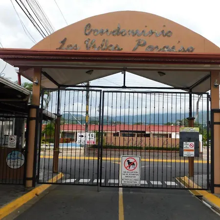 Centrally Located In Jaco, Walk To Beach, Beautiful Pool! Each Villa Paradise Is 1Bd 1Bath Condo Units Sleep 5 Or Book Both Units And Open Connecting Door For 10 Ppl- Paradise Found! Exterior foto