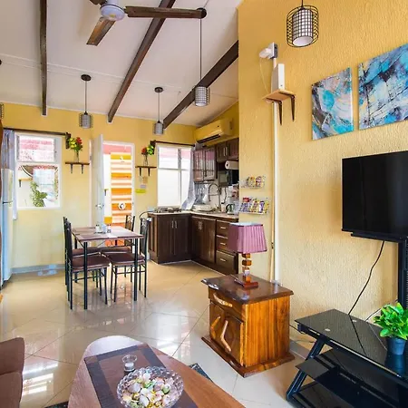 Centrally Located In Jaco, Walk To Beach, Beautiful Pool! Each Villa Paradise Is 1Bd 1Bath Condo Units Sleep 5 Or Book Both Units And Open Connecting Door For 10 Ppl- Paradise Found! Exterior foto