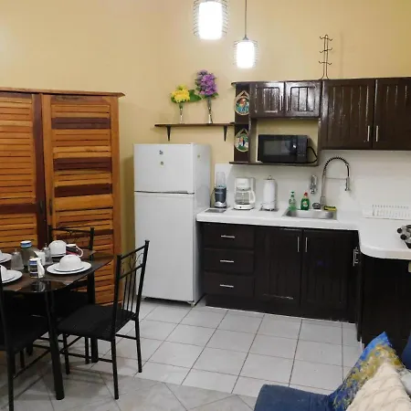 Centrally Located In Jaco, Walk To Beach, Beautiful Pool! Each Villa Paradise Is 1Bd 1Bath Condo Units Sleep 5 Or Book Both Units And Open Connecting Door For 10 Ppl- Paradise Found! Exterior foto