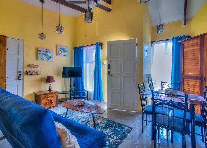 Centrally Located In Jaco, Walk To Beach, Beautiful Pool! Each Villa Paradise Is 1Bd 1Bath Condo Units Sleep 5 Or Book Both Units And Open Connecting Door For 10 Ppl- Paradise Found!