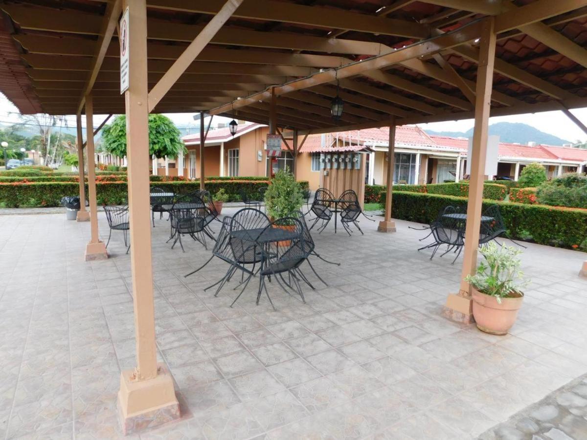 Centrally Located In Jaco, Walk To Beach, Beautiful Pool! Each Paradise Is 1bd 1bath Units Sleep 5 Or Book Both Units And Open Connecting Door For 10 Ppl- Paradise Found! Apartment Jaco